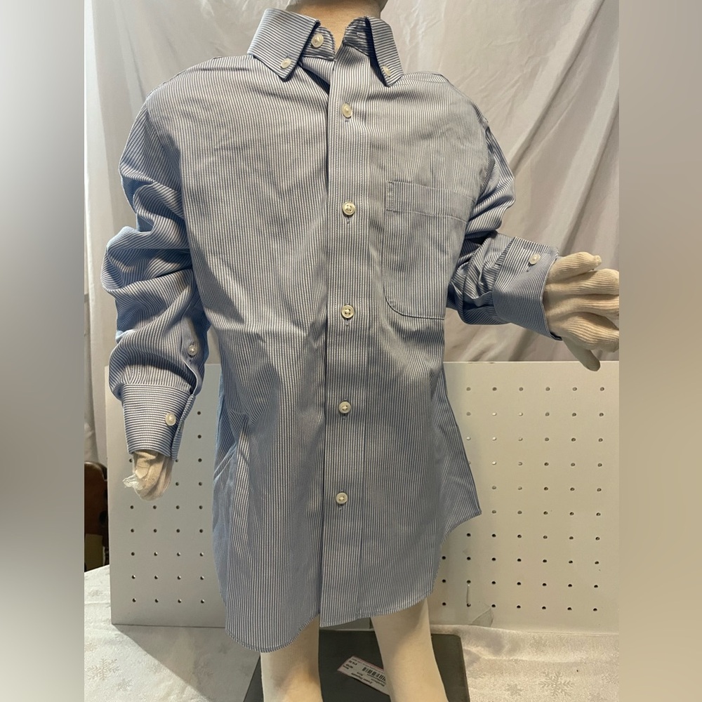 Class Club by Gold Label Blue Plaid Button Up Shirt